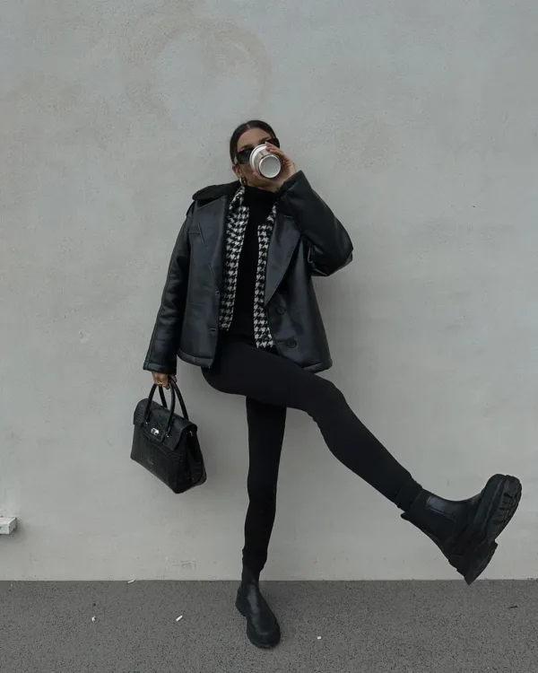 total_black_grafeio_outfit