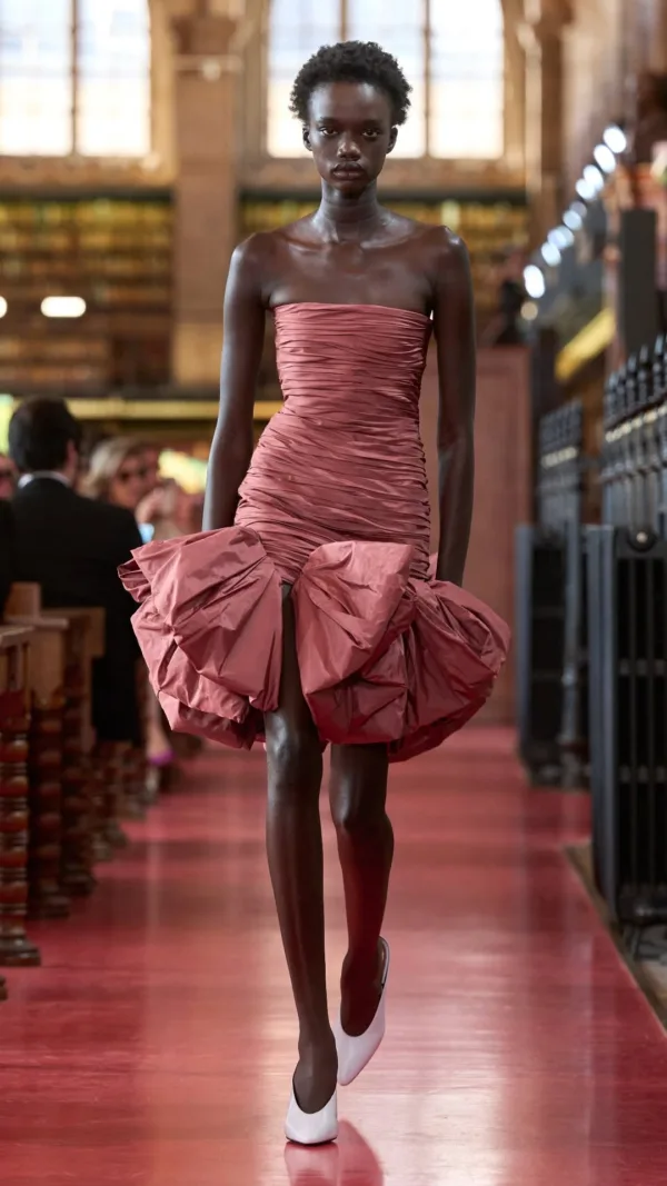https://www.instagram.com/maisonvalentino/