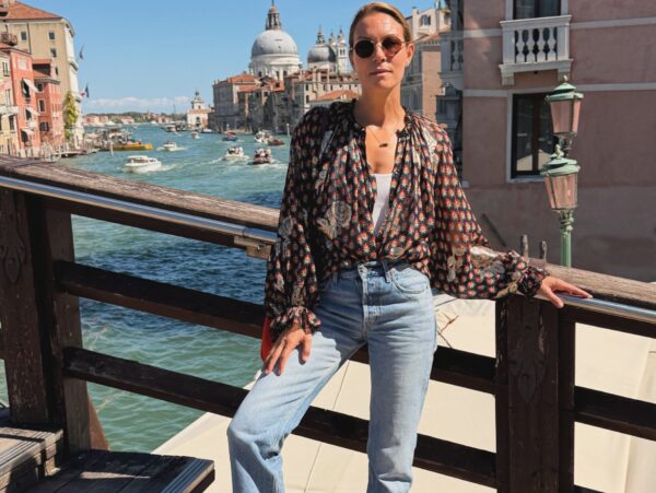 Το look της Βίκυς Καγιά που με έκανε να δω αλλιώς το mix & match των prints