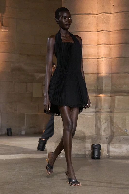 https://www.victoriabeckham.com/