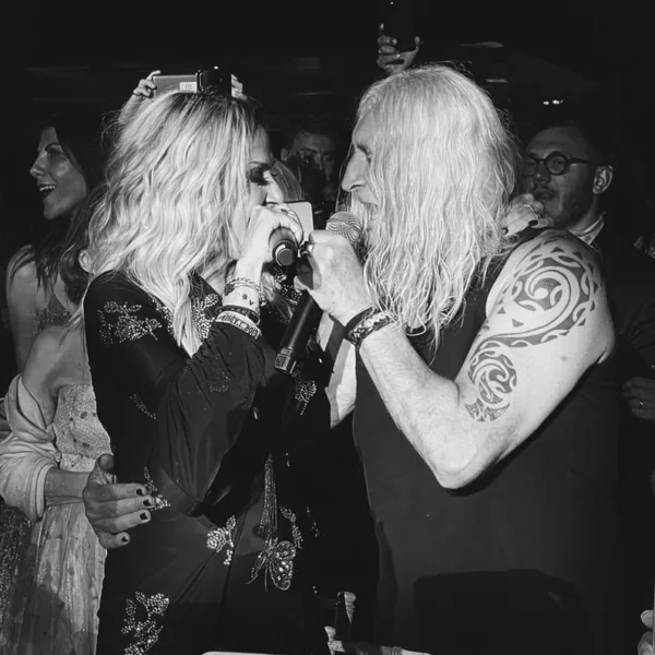 https://www.instagram.com/annavissiofficial/