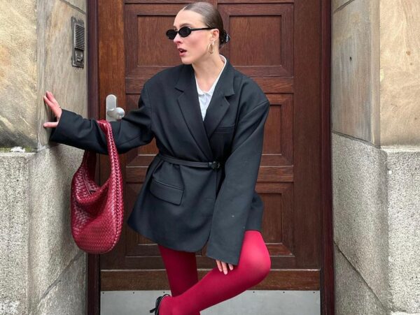 «Tight layering»: Η ανατρεπτική τάση που κάνει τα καλσόν πρωταγωνιστές