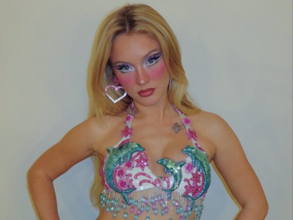 Zara Larsson: Κυκλοφόρησε το πολυαναμενόμενο music video για το «Blue Moon»
